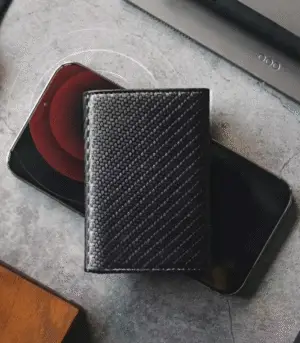 Minimalistic CardHolder Wallet – Carbon Fiber